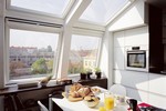 Fereastra de mansardă VELUX ultra-rezistentă din lemn de pin, &icirc;nvelit &icirc;n poliuretan
