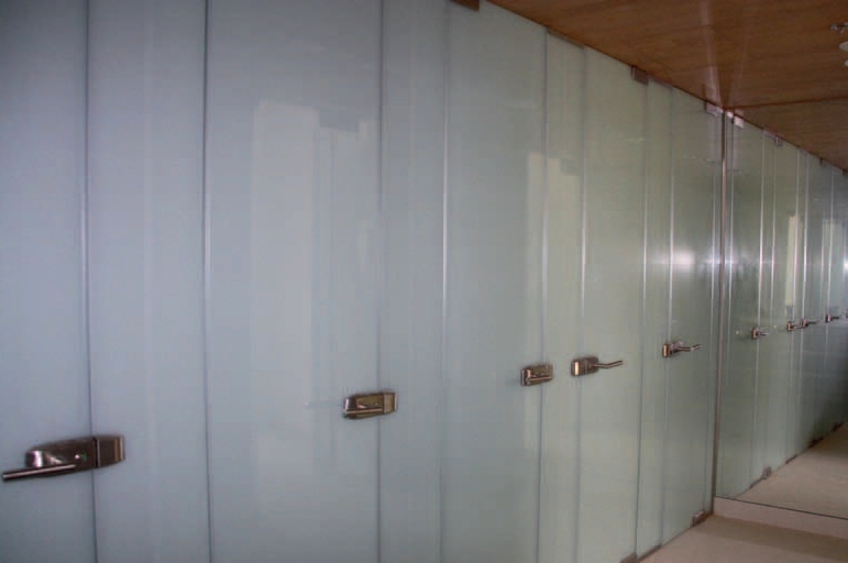 Trimbelt-Max prezinta noul sistem de pereti despartitori WC Glass T