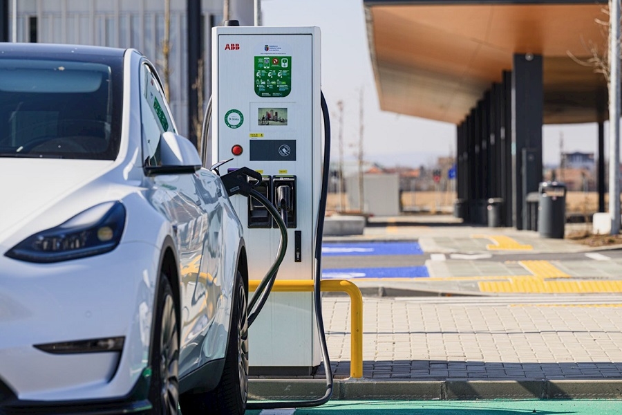 ABB a livrat solutii de incarcare sigure si rapide pentru vehicule electrice la „Park & Ride” din Cluj-Napoca
