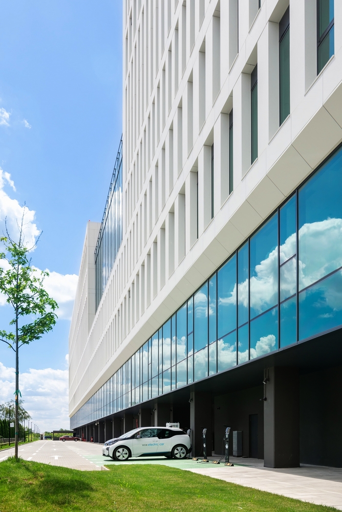 alukonigstahl_romania_solutii_ferestre_usi_pereti_cortina_vox_technology_park_timisoara_2