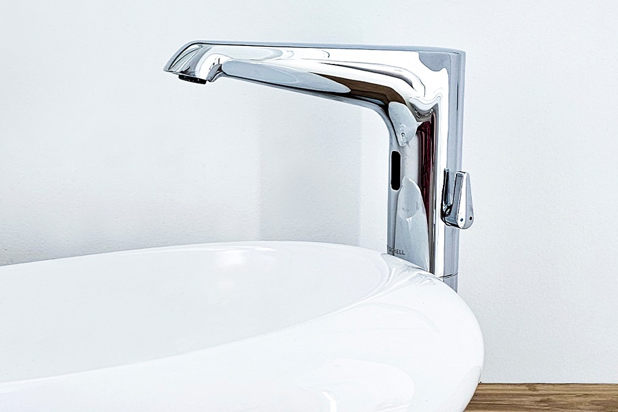 Armaturi electronice SCHELL in WC-ul pentru musafiri