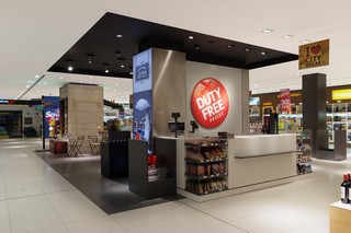 Atvangarde a fost selectata pentru realizarea mobilierului din magazinul Wine Express Shop din aeroportul international Henri Coanda