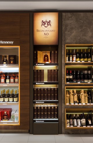 Atvangarde a fost selectata pentru realizarea mobilierului din magazinul Wine Express Shop din aeroportul international Henri Coanda