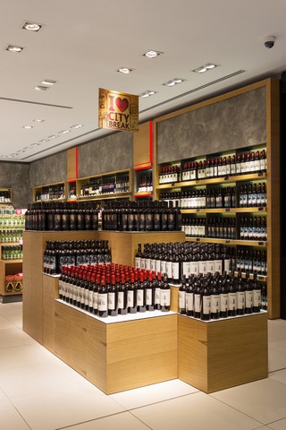 Atvangarde a fost selectata pentru realizarea mobilierului din magazinul Wine Express Shop din aeroportul international Henri Coanda
