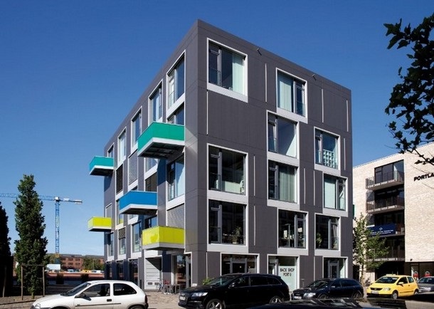 Complex rezidential, complex de apartamente si cladire de birouri amenajate cu ferestre din PVC acrylcolor Gealan