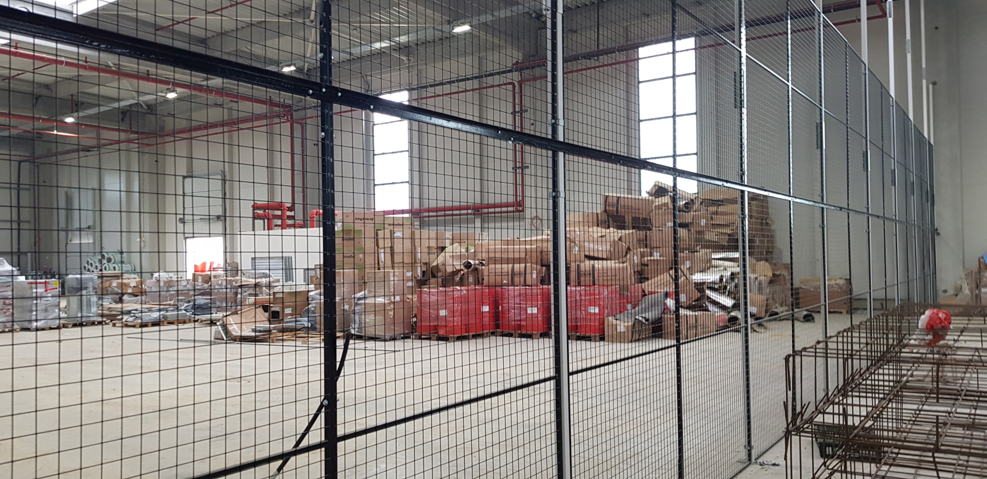 Partitii de depozite TROAX la fabrica Arctic