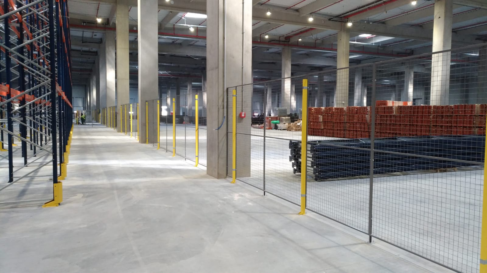 Partitii de depozite TROAX la depozitul Emag