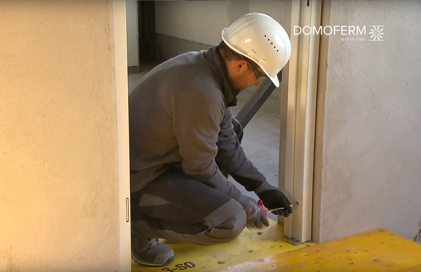 Installation video of the Domoferm Prestige UT6x1 steel door