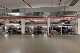 Un concept verde de parcare auto - Sistemul de parcare Wöhr Combilift 552 ofera pana la 3 randuri de parcare in adancime