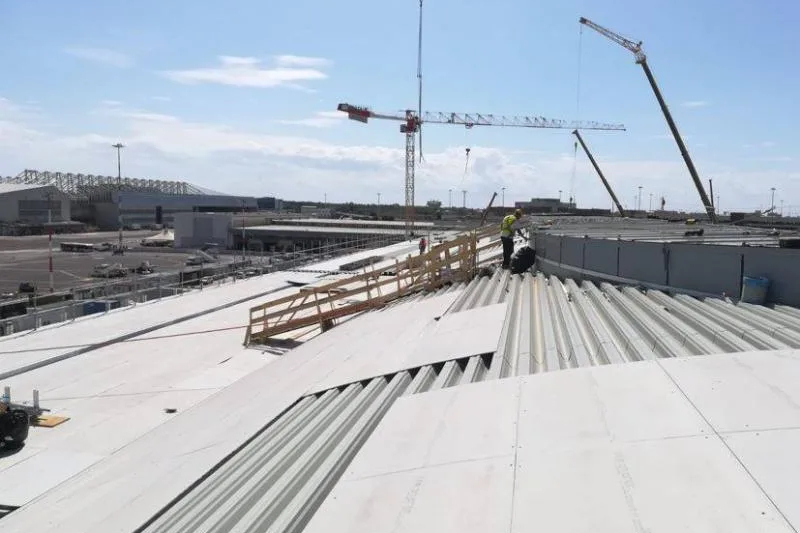 Panouri fotovoltaice pe acoperis: provocari si solutii Aquafire® pentru cladiri moderne