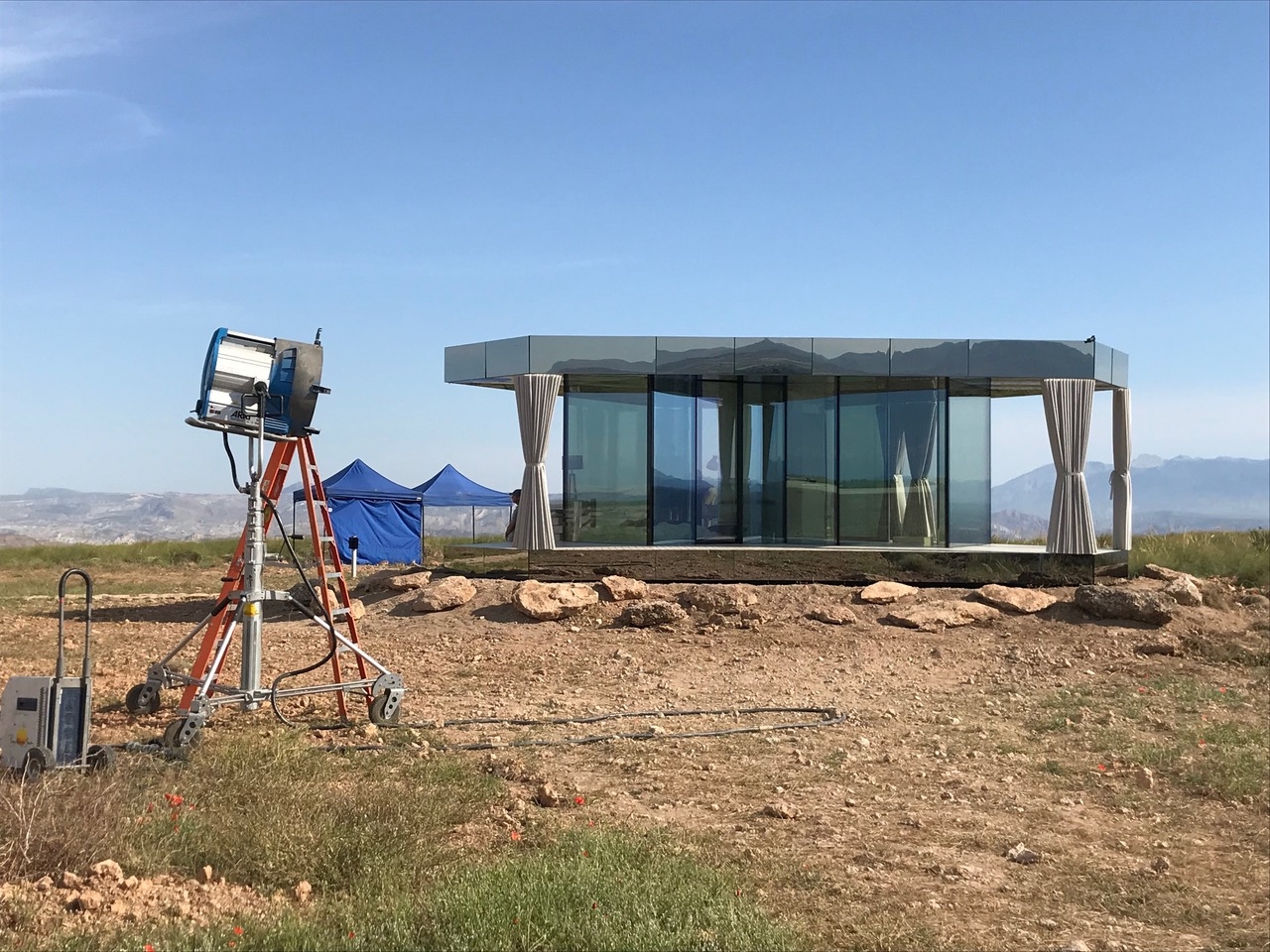 "La Casa del Desierto" este un proiect inovator al Guardian Glass