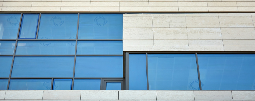 Fatade vitrate minimaliste, realizate cu sticla Guardian Glass