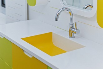 HI-MACS in amenajarea bailor - pentru un spatiu igienic si usor de curatat