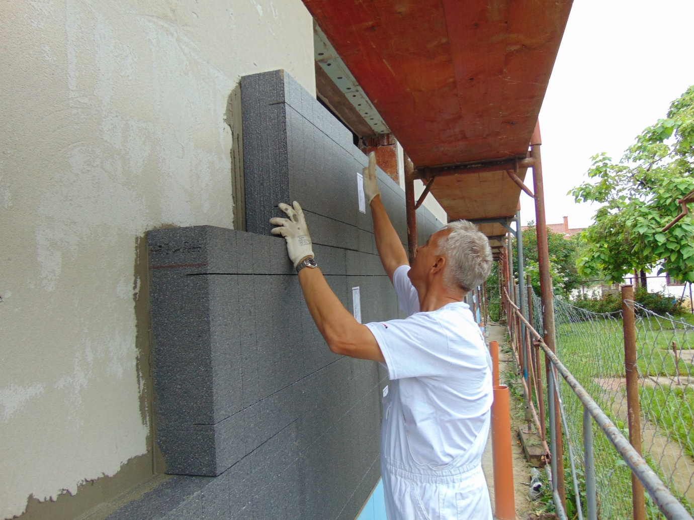 Izolarea termica a peretilor exteriori si interior, solutia ideala cu produsele BACHL