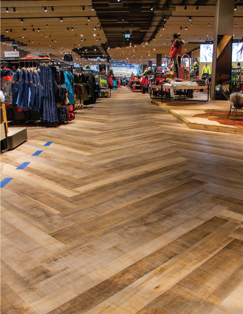 Produsele Murexin utilizate pentru instalarea covoarelor Design in magazinul emblematic Intersport din Graz