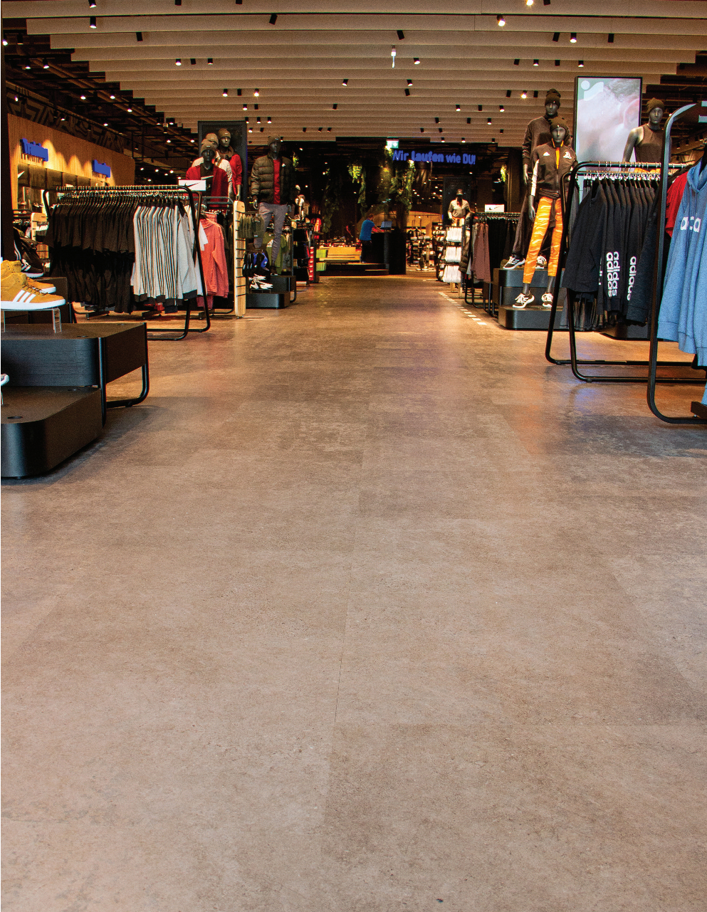 Produsele Murexin utilizate pentru instalarea covoarelor Design in magazinul emblematic Intersport din Graz