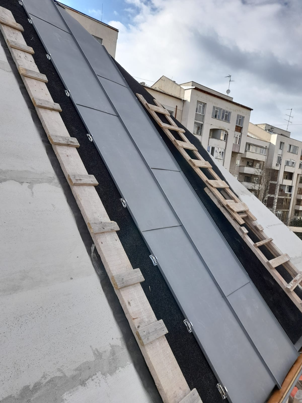 Acoperis rezistent la foc realizat cu placa AquaFire pentru biserica Hagi Enus
