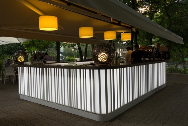 HI-MACS® deschide noi perspective asupra spatiului exterior prin efectul de translucenta