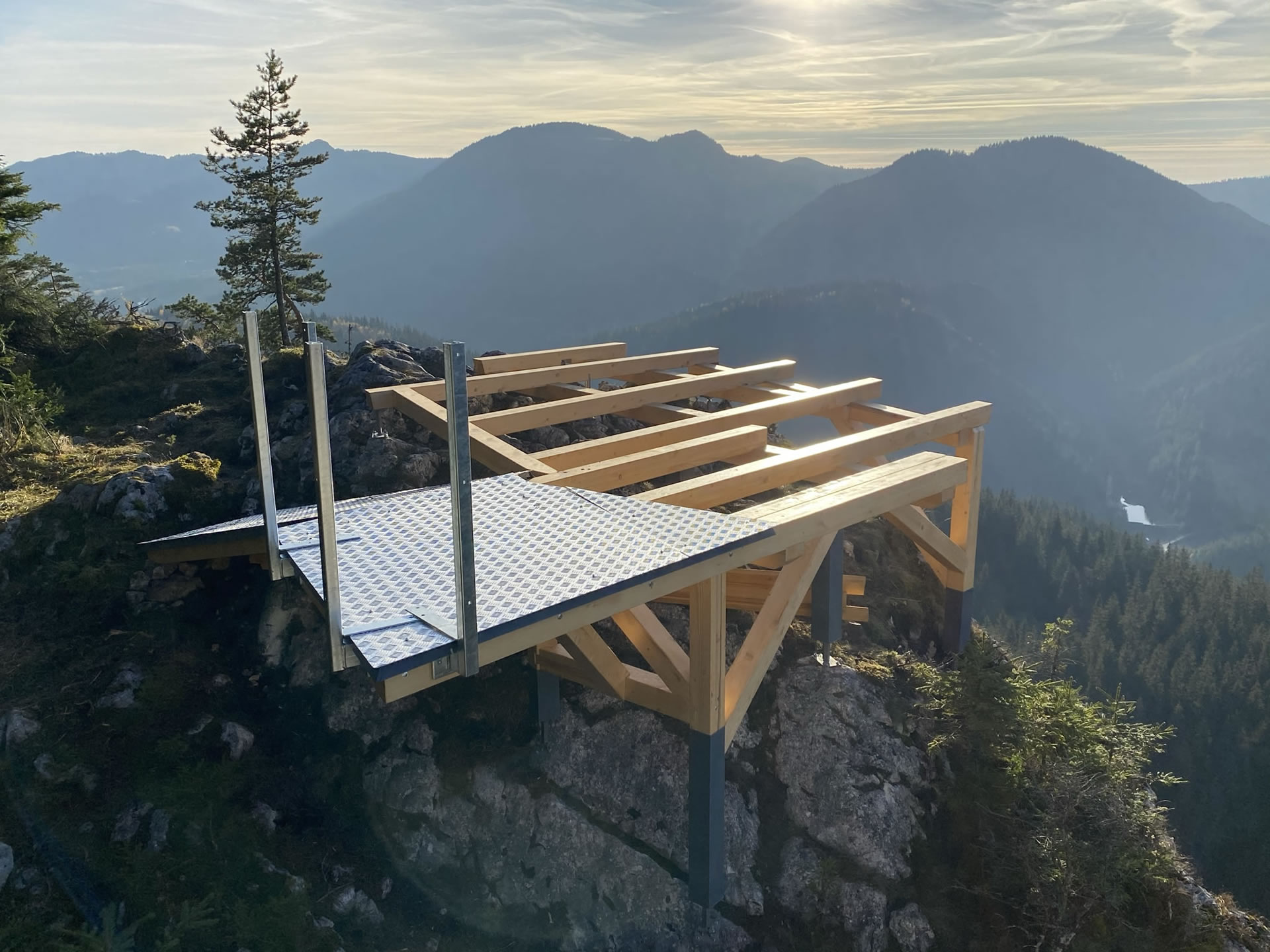Refugii montane panoramice in Parcul National Cheile Bicazului-Hasmas realizate cu sindrila PREFA