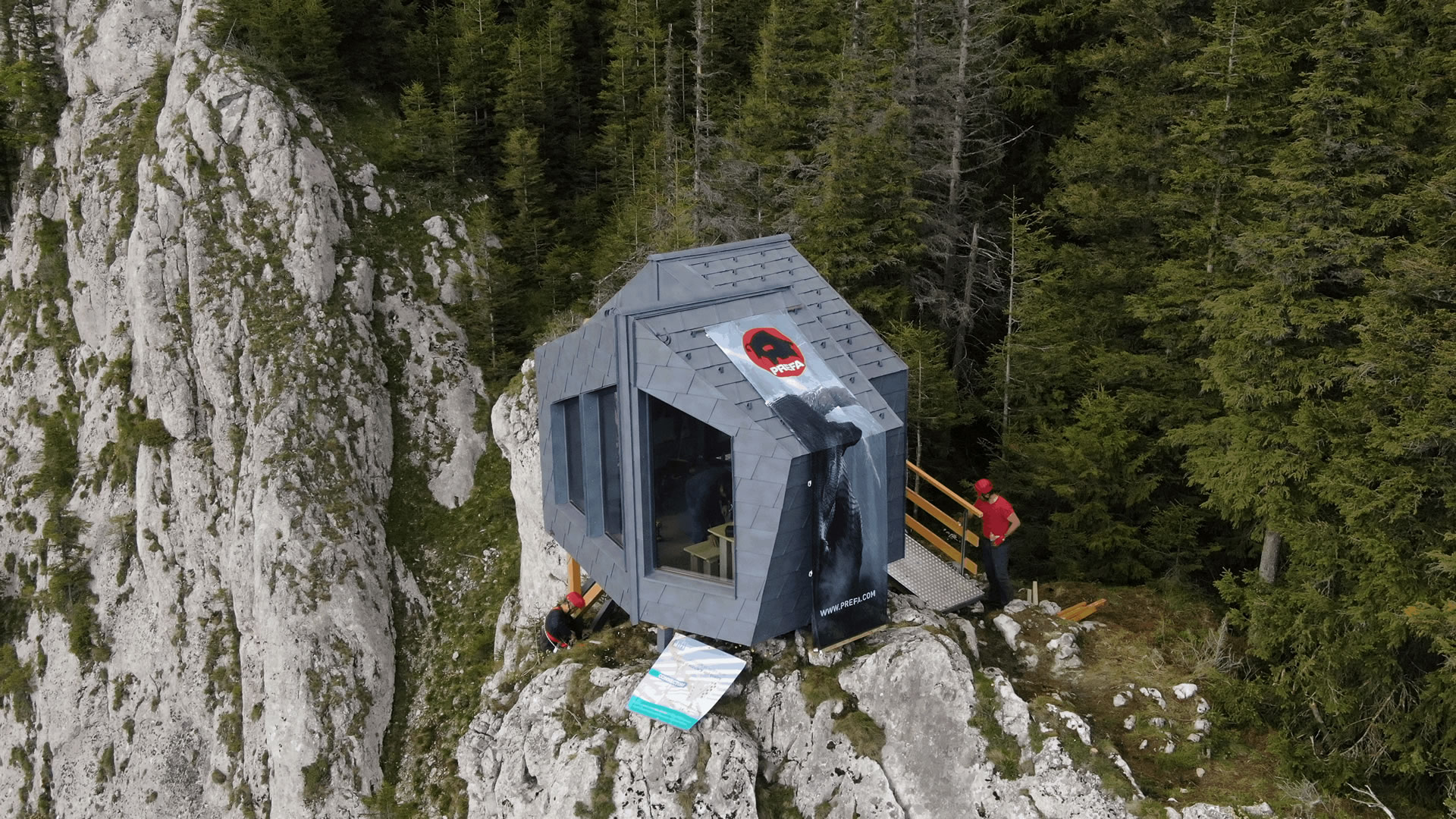 Refugii montane panoramice in Parcul National Cheile Bicazului-Hasmas realizate cu sindrila PREFA