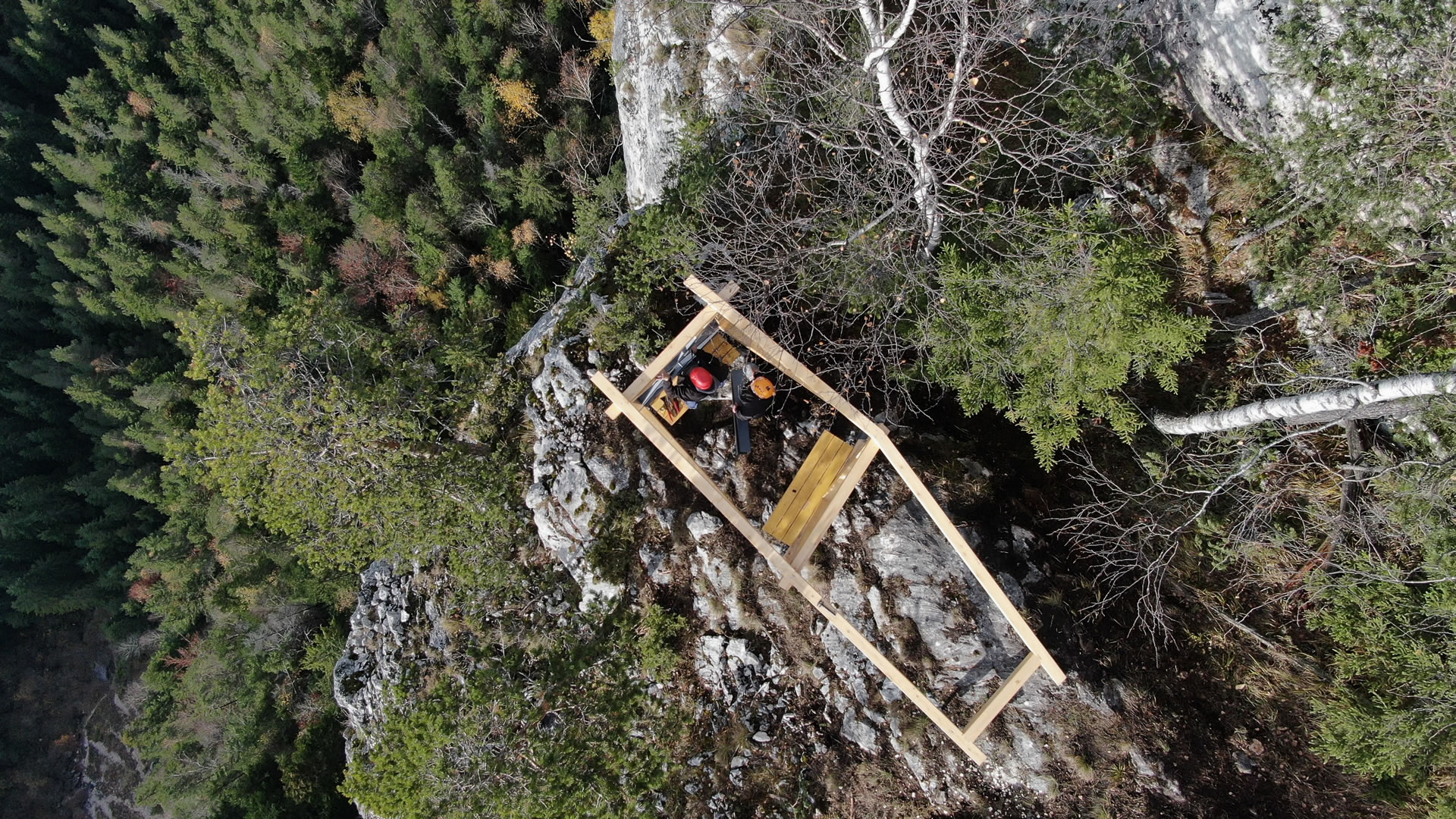 Refugii montane panoramice in Parcul National Cheile Bicazului-Hasmas realizate cu sindrila PREFA