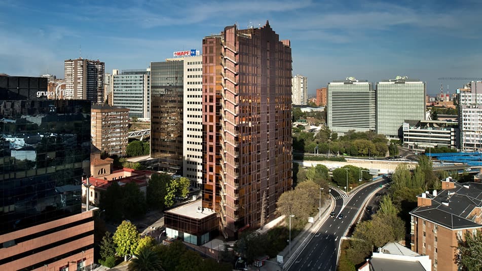 Solutii KONE pentru modernizarea cladirii de birouri Edificio Bronce, Madrid