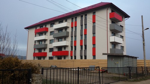 Placi aglomerate de fibrociment StoneREX Color utilizate la balustrade de balcoane