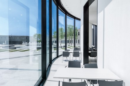 Incalzirea prin pardoseala Uponor si sistemul de termoactivare a betonului Zent-Frenger Batiso asigura temperatura optima din sediul companiei Leica