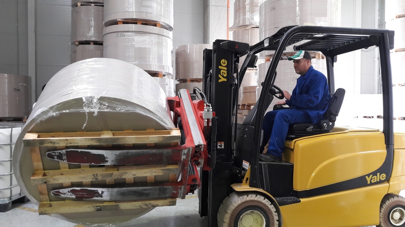Yale - Solutia logistica in manipularea bobinelor de carton