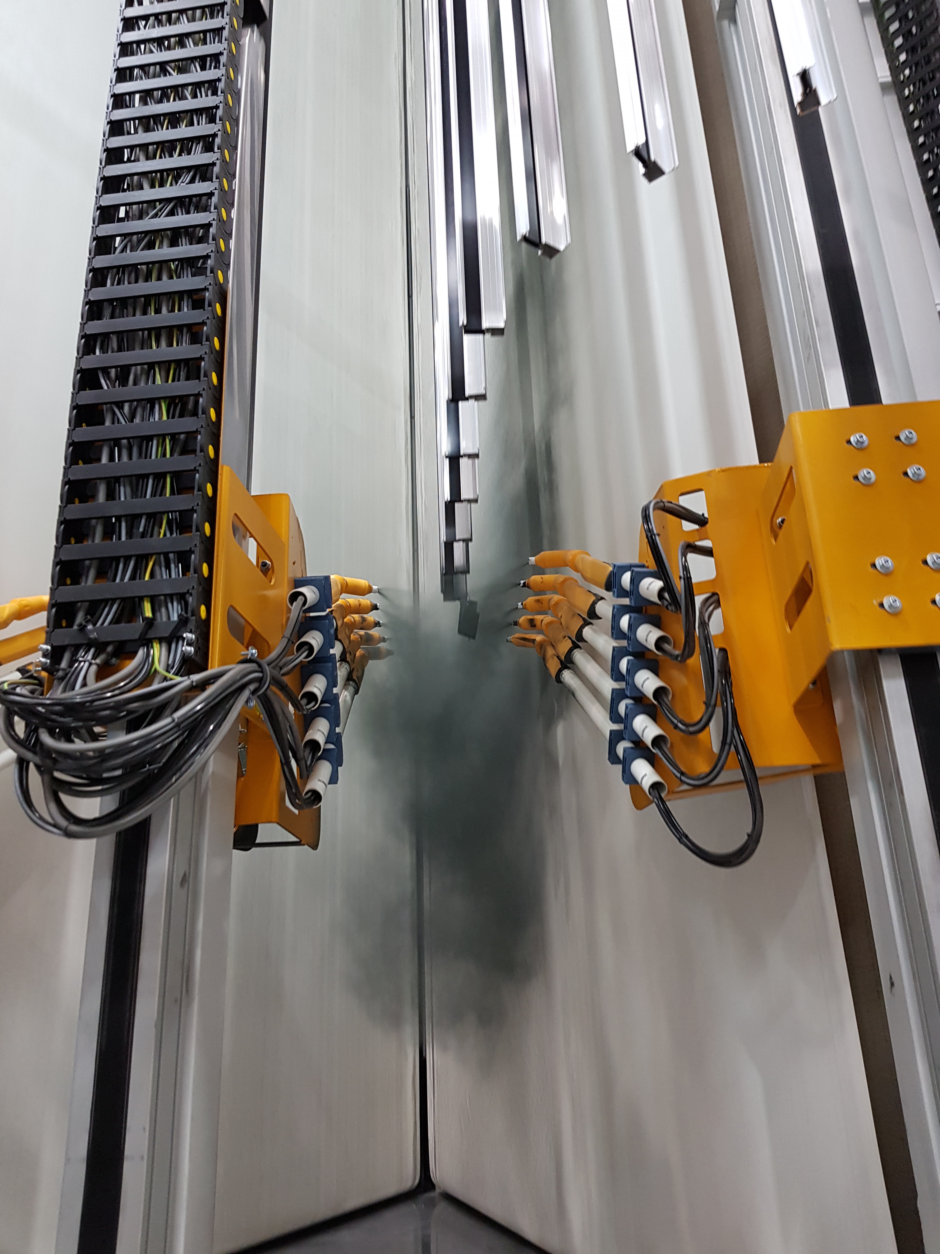 A doua instalatie de vopsire verticala cu particule de pulberi a fost instalata la fabrica Aliplast din Lublin, Polonia