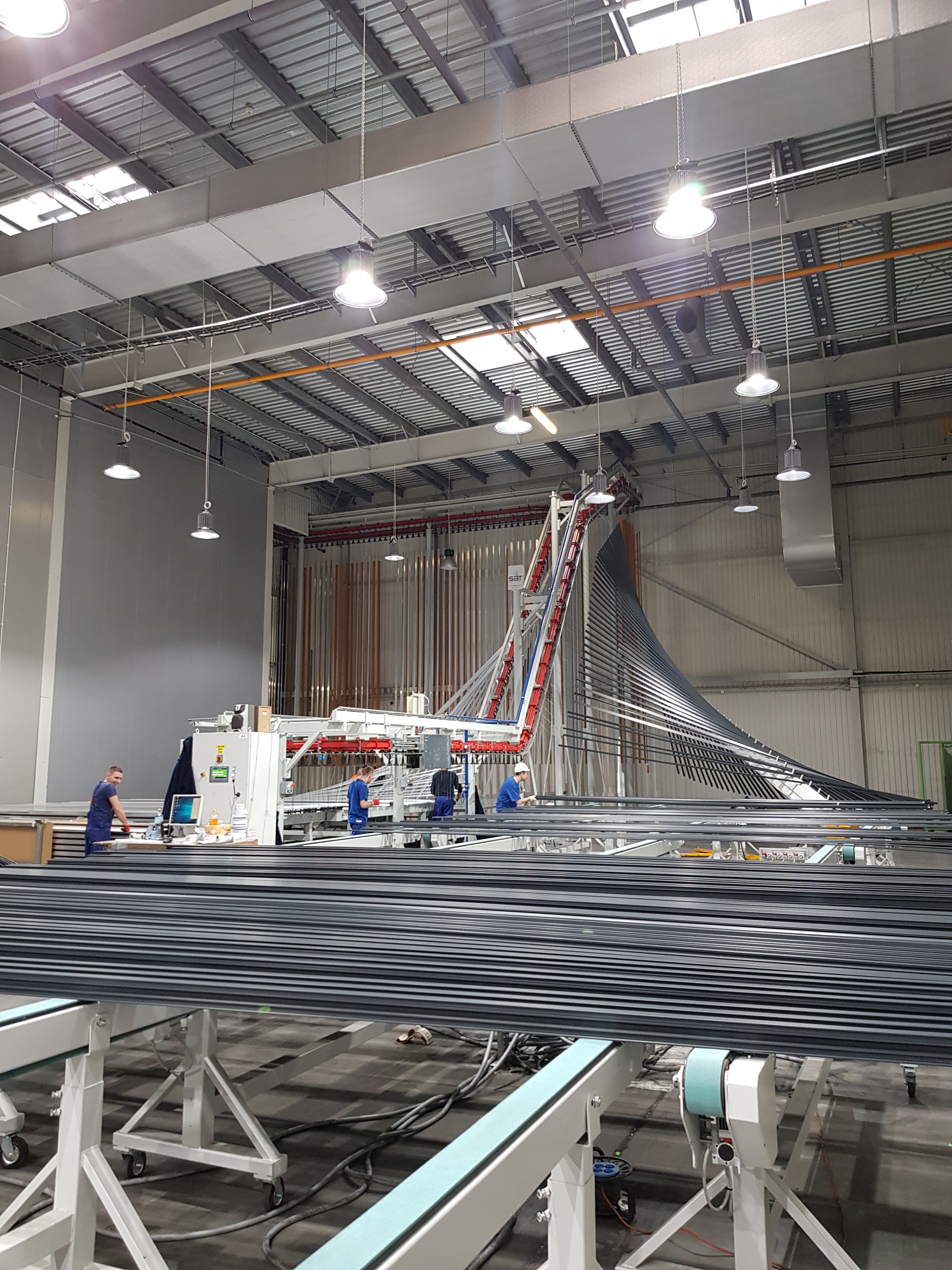 A doua instalatie de vopsire verticala cu particule de pulberi a fost instalata la fabrica Aliplast din Lublin, Polonia