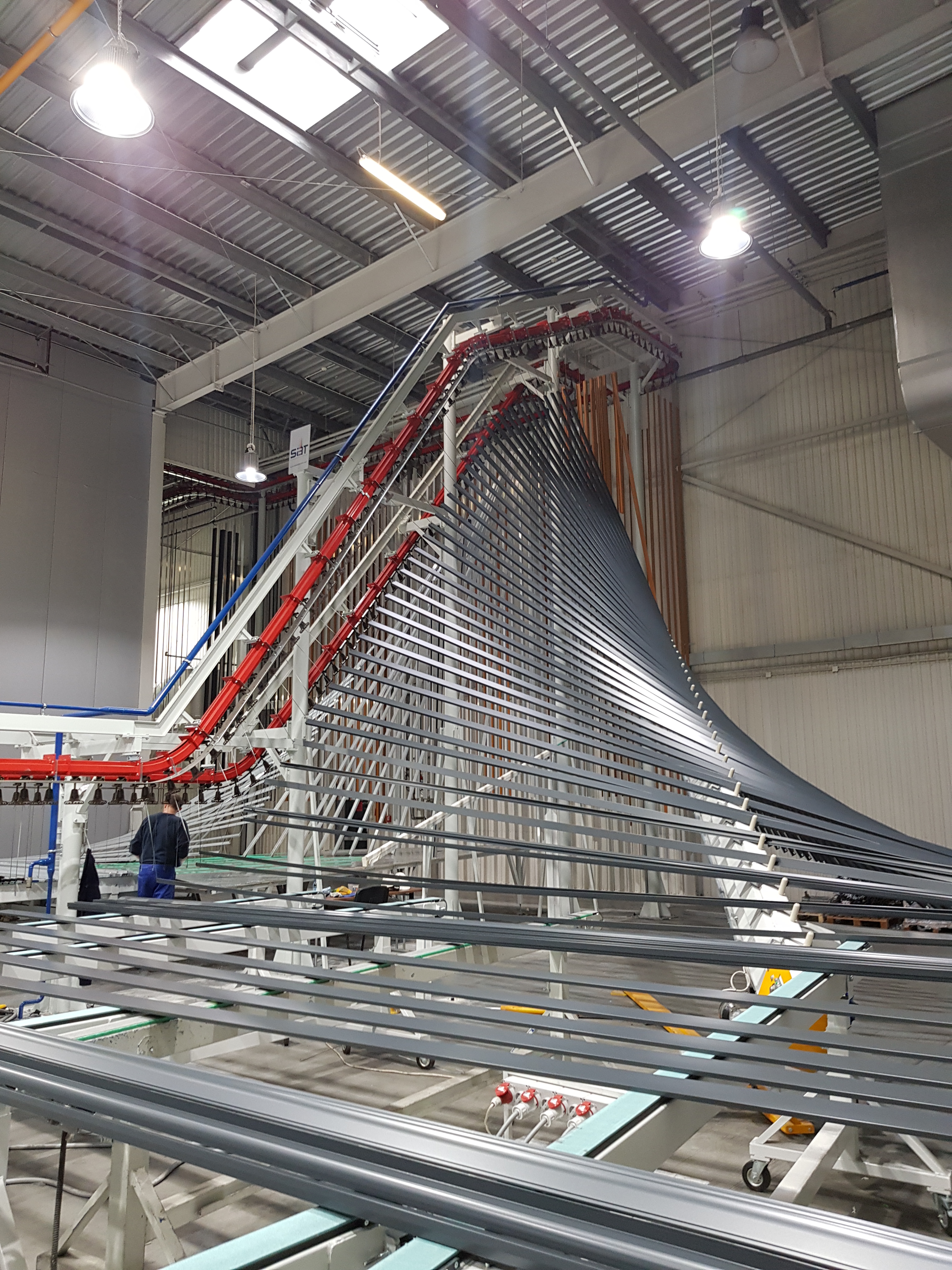 A doua instalatie de vopsire verticala cu particule de pulberi a fost instalata la fabrica Aliplast din Lublin, Polonia