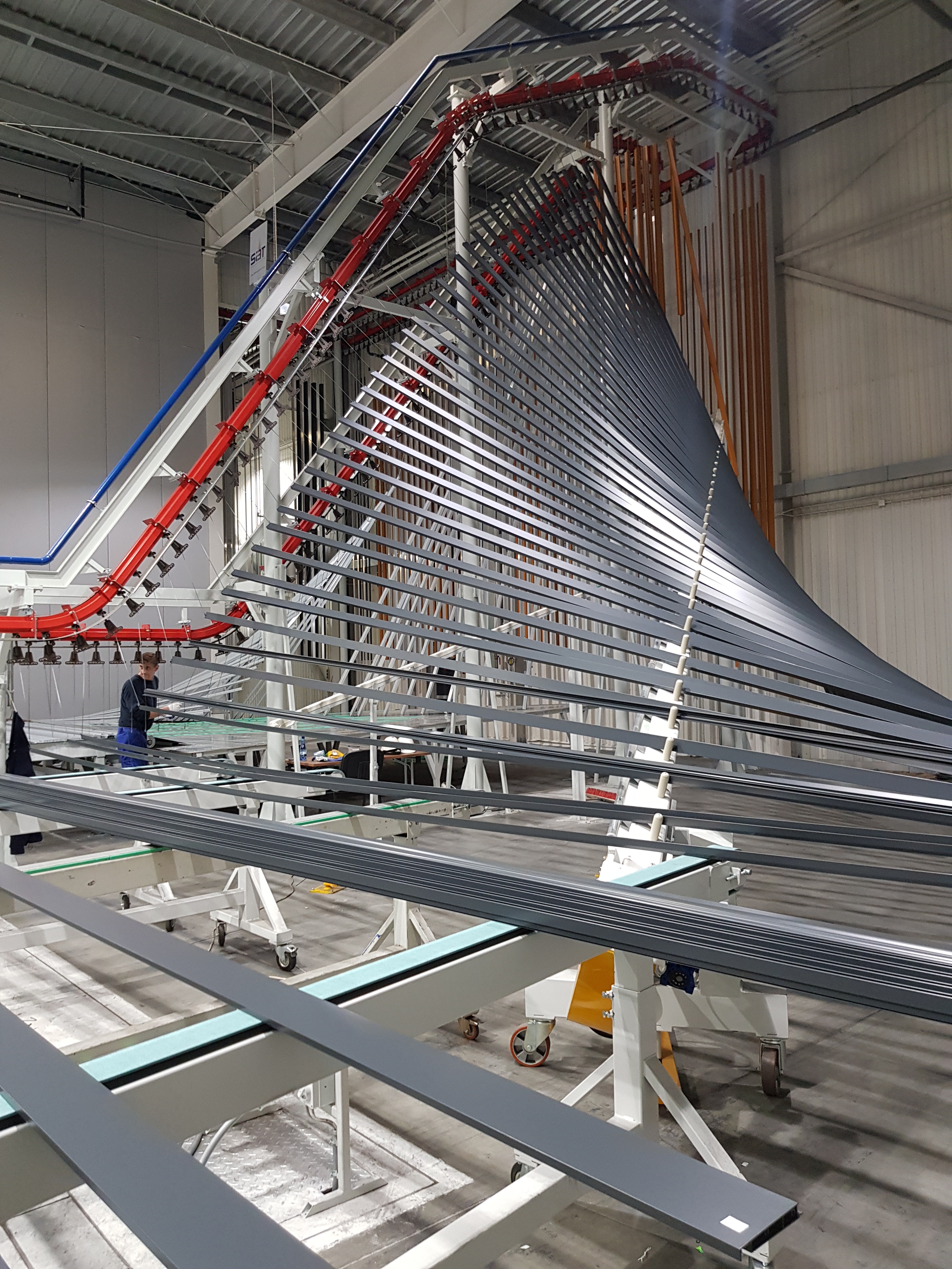 A doua instalatie de vopsire verticala cu particule de pulberi a fost instalata la fabrica Aliplast din Lublin, Polonia