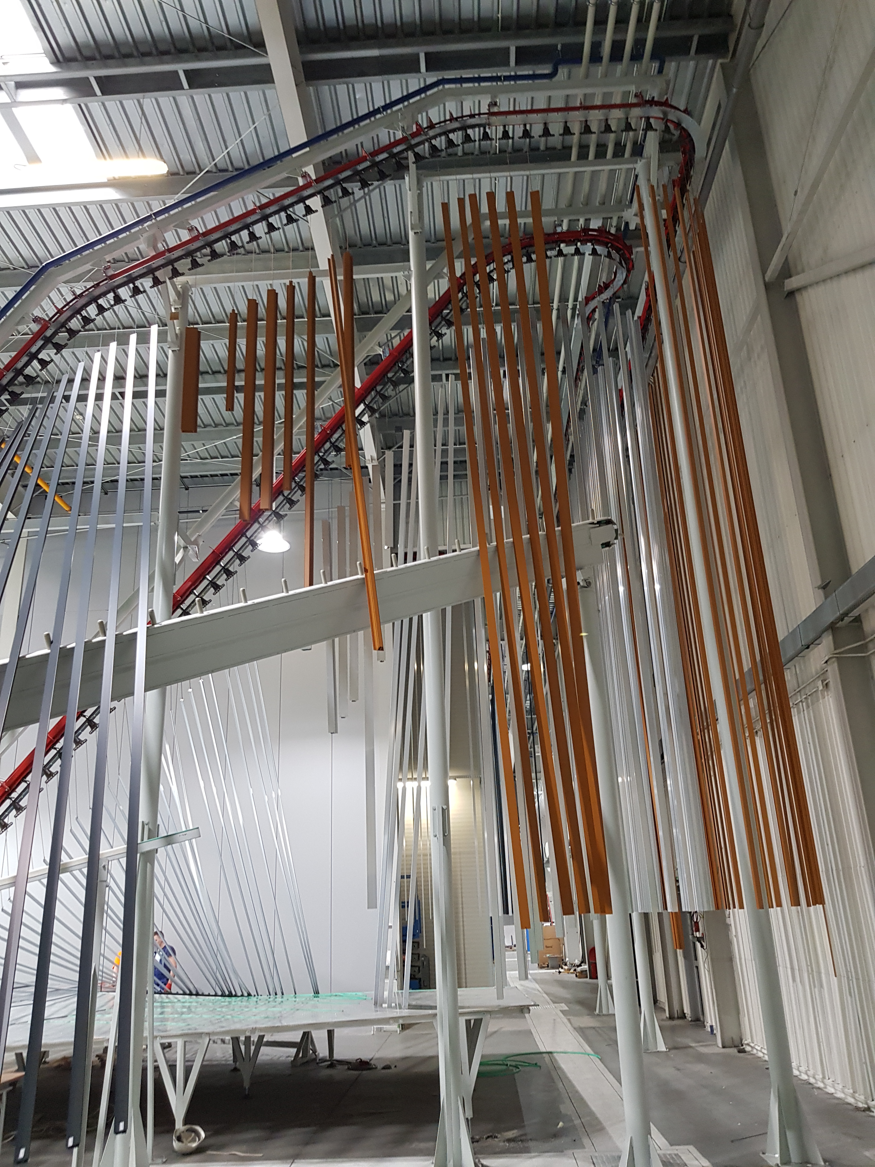 A doua instalatie de vopsire verticala cu particule de pulberi a fost instalata la fabrica Aliplast din Lublin, Polonia