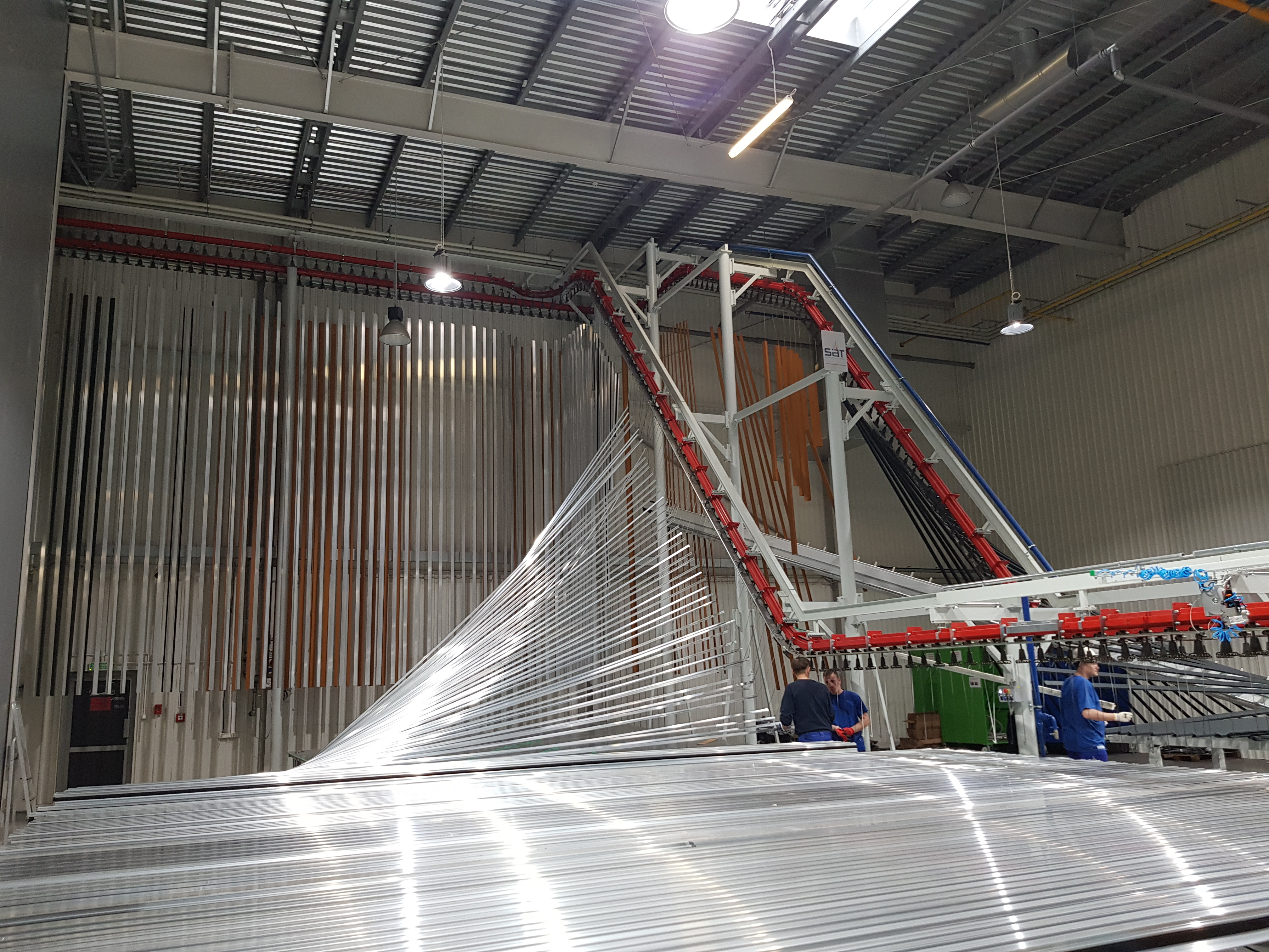 A doua instalatie de vopsire verticala cu particule de pulberi a fost instalata la fabrica Aliplast din Lublin, Polonia