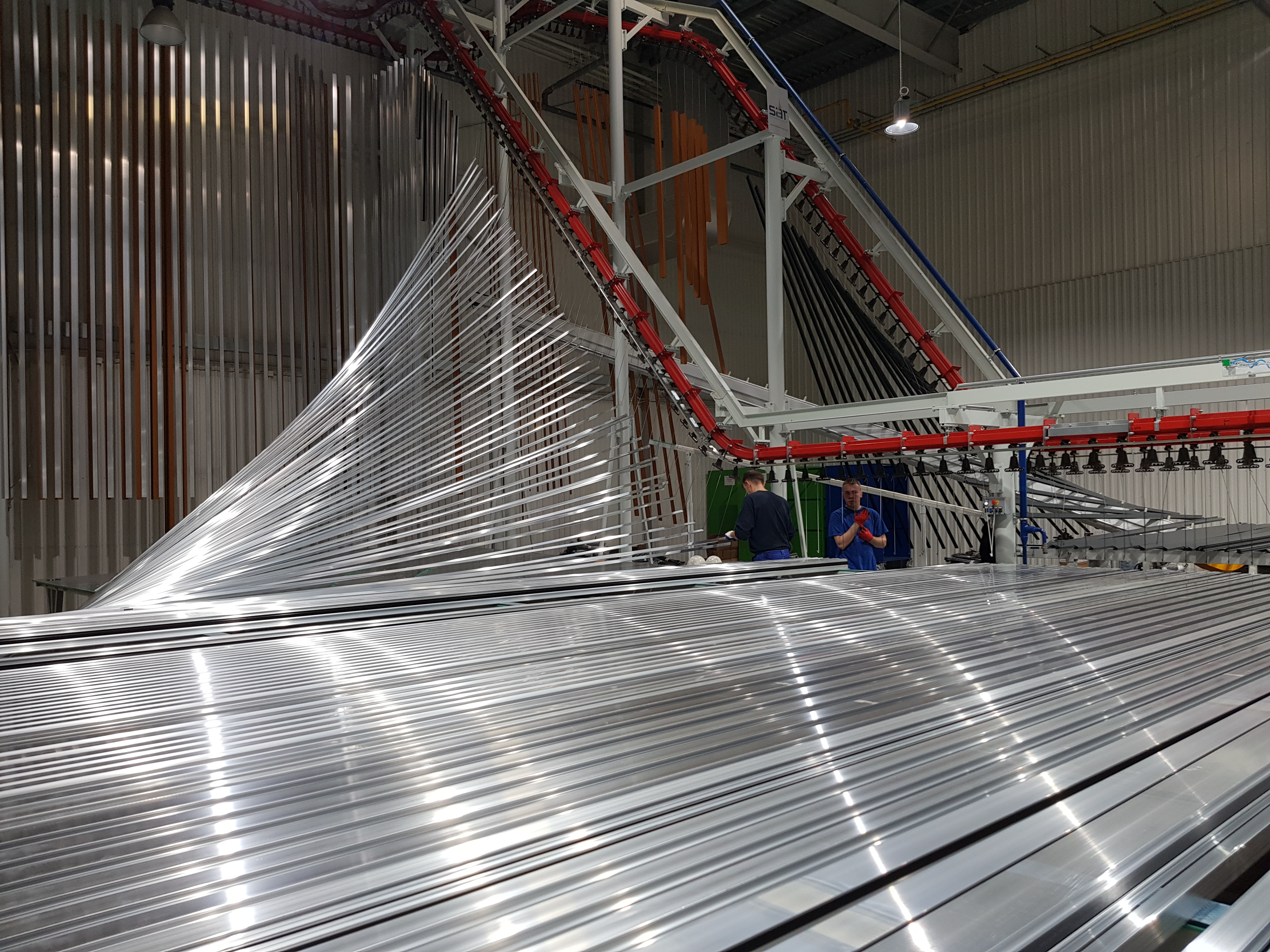 A doua instalatie de vopsire verticala cu particule de pulberi a fost instalata la fabrica Aliplast din Lublin, Polonia