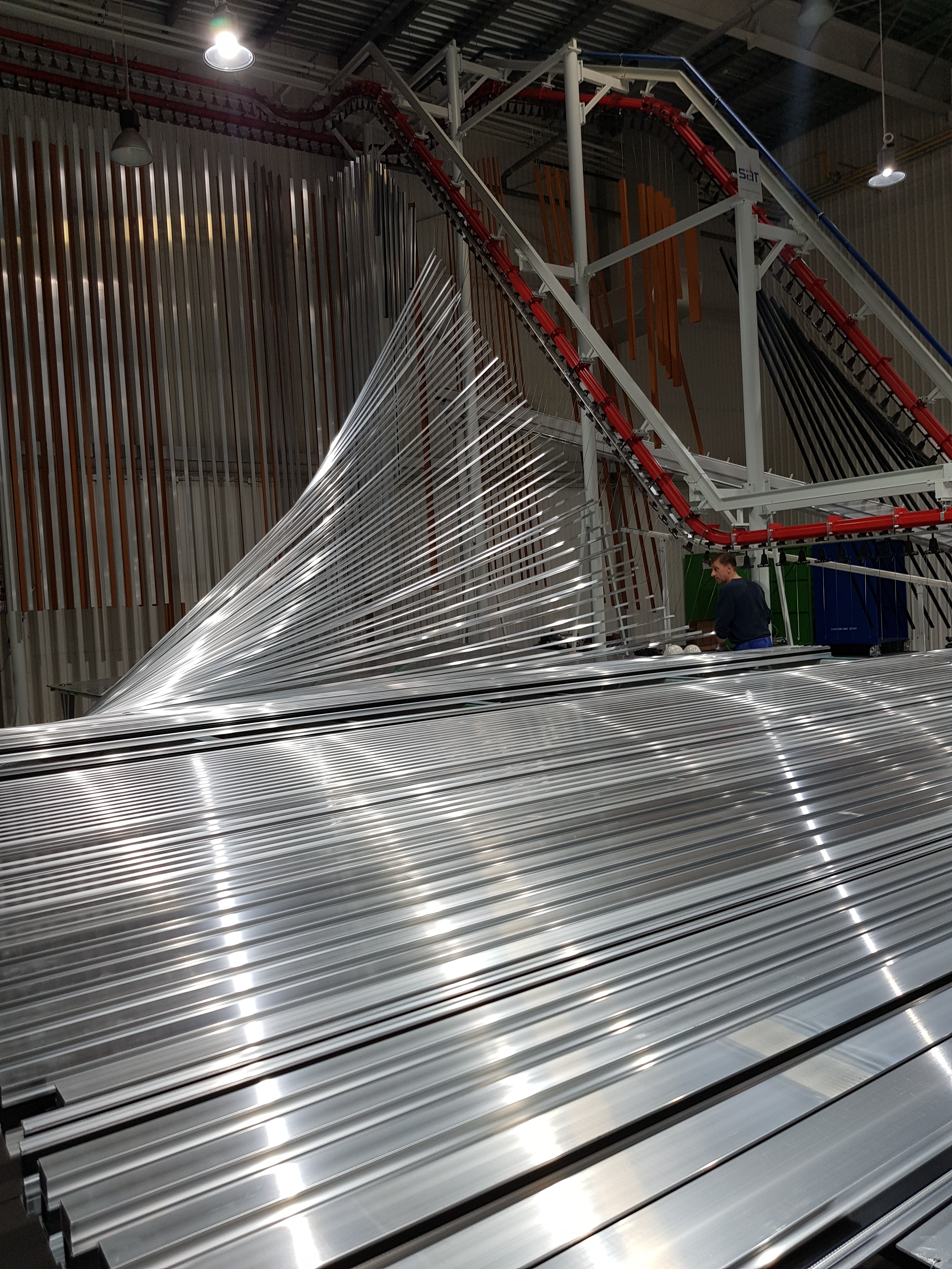 A doua instalatie de vopsire verticala cu particule de pulberi a fost instalata la fabrica Aliplast din Lublin, Polonia