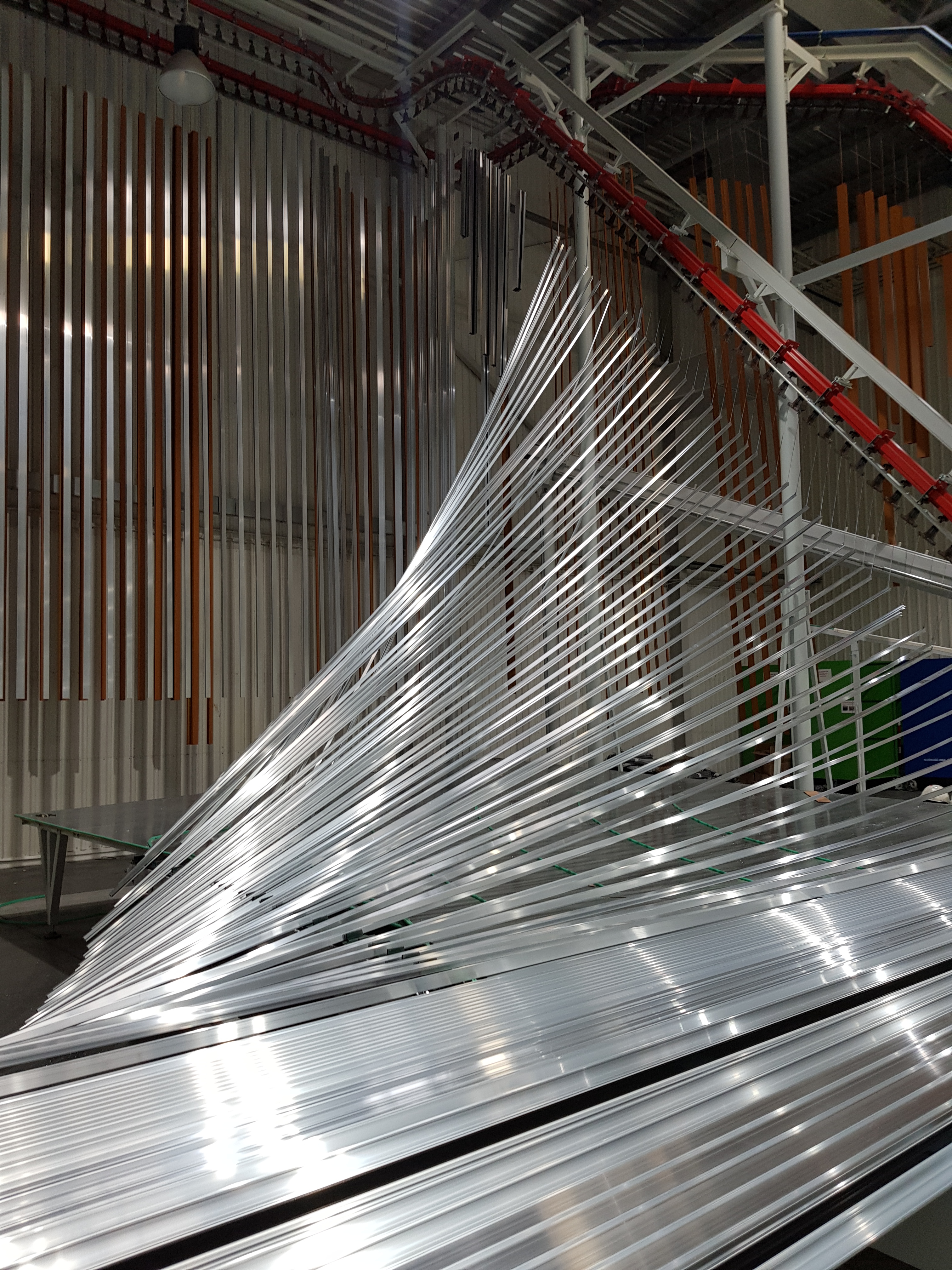 A doua instalatie de vopsire verticala cu particule de pulberi a fost instalata la fabrica Aliplast din Lublin, Polonia