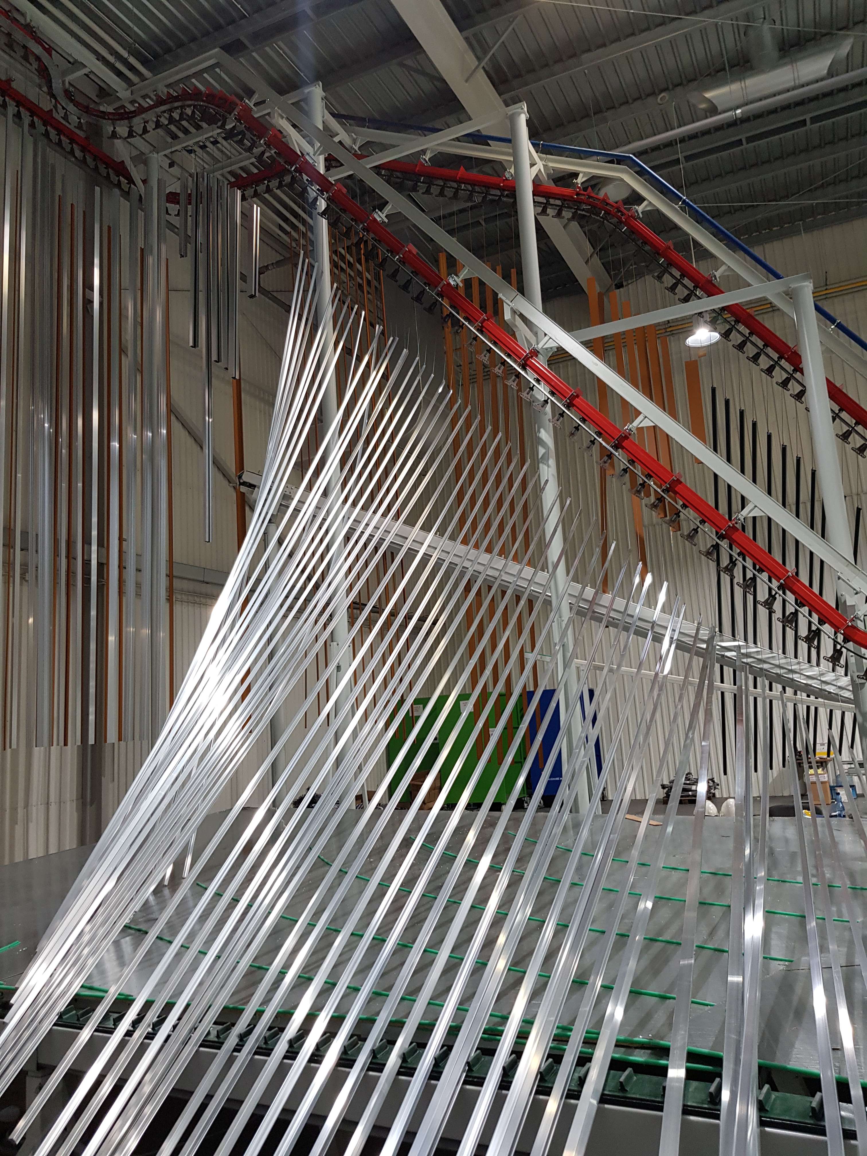 A doua instalatie de vopsire verticala cu particule de pulberi a fost instalata la fabrica Aliplast din Lublin, Polonia