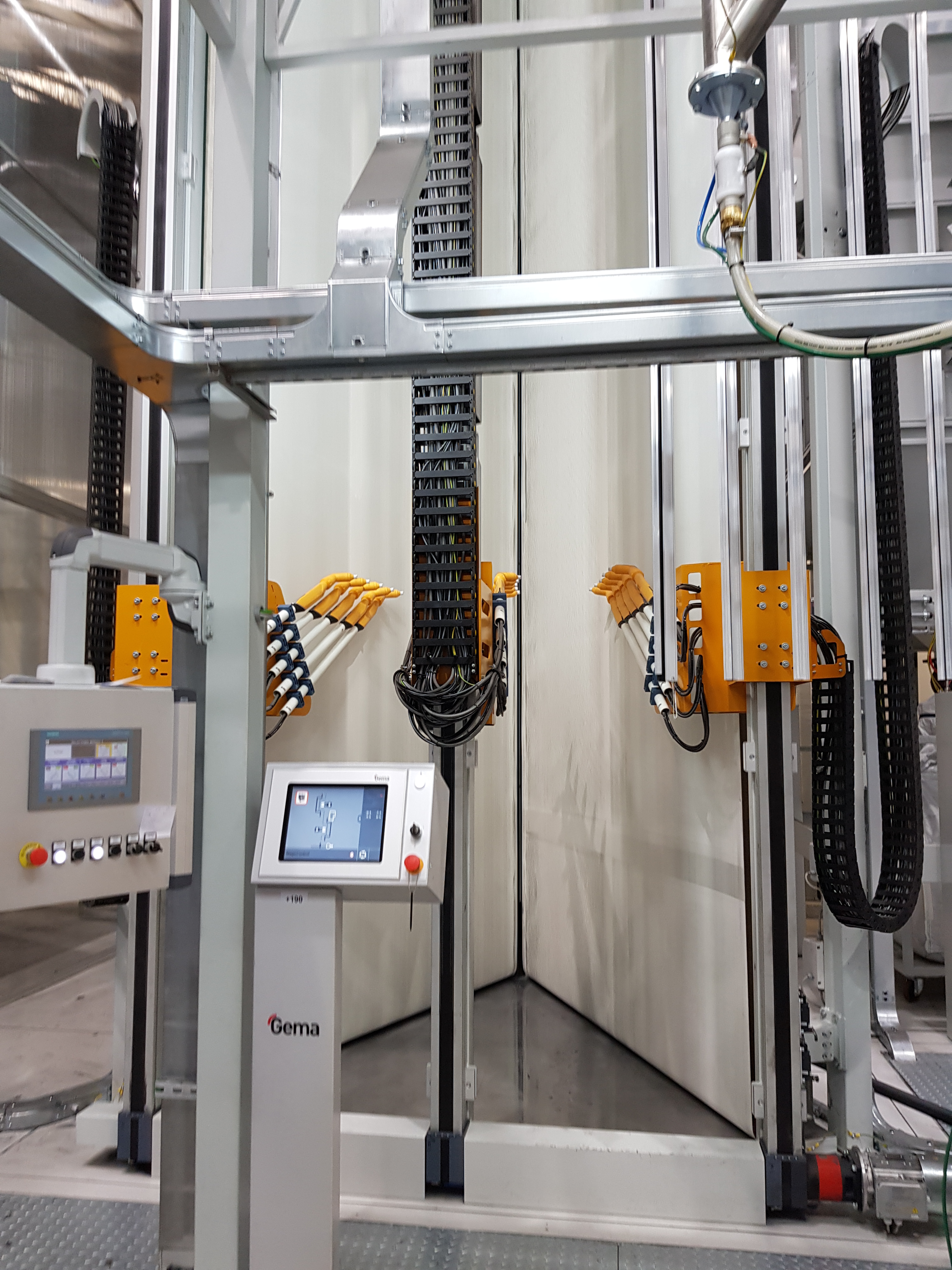 A doua instalatie de vopsire verticala cu particule de pulberi a fost instalata la fabrica Aliplast din Lublin, Polonia
