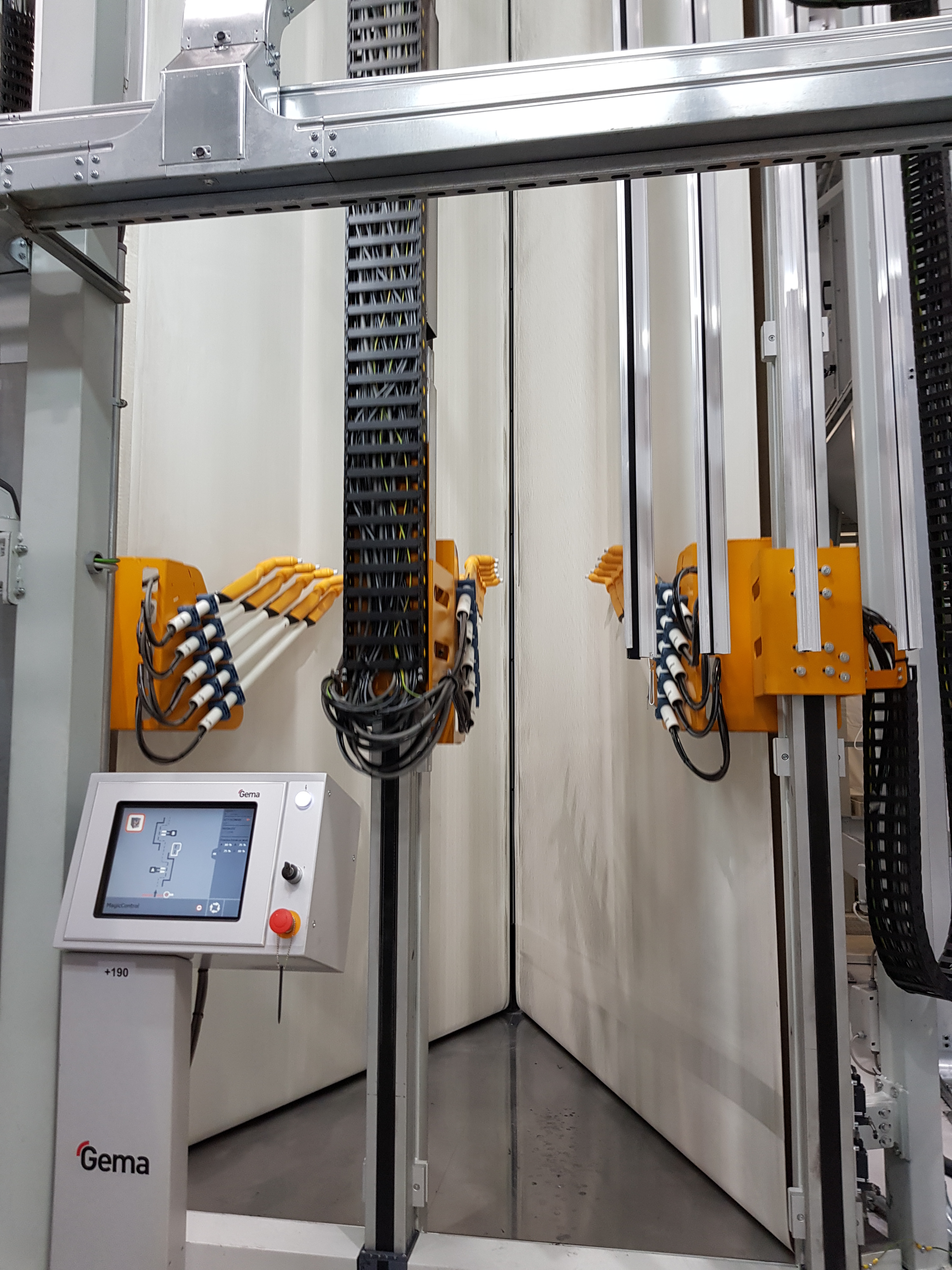 A doua instalatie de vopsire verticala cu particule de pulberi a fost instalata la fabrica Aliplast din Lublin, Polonia