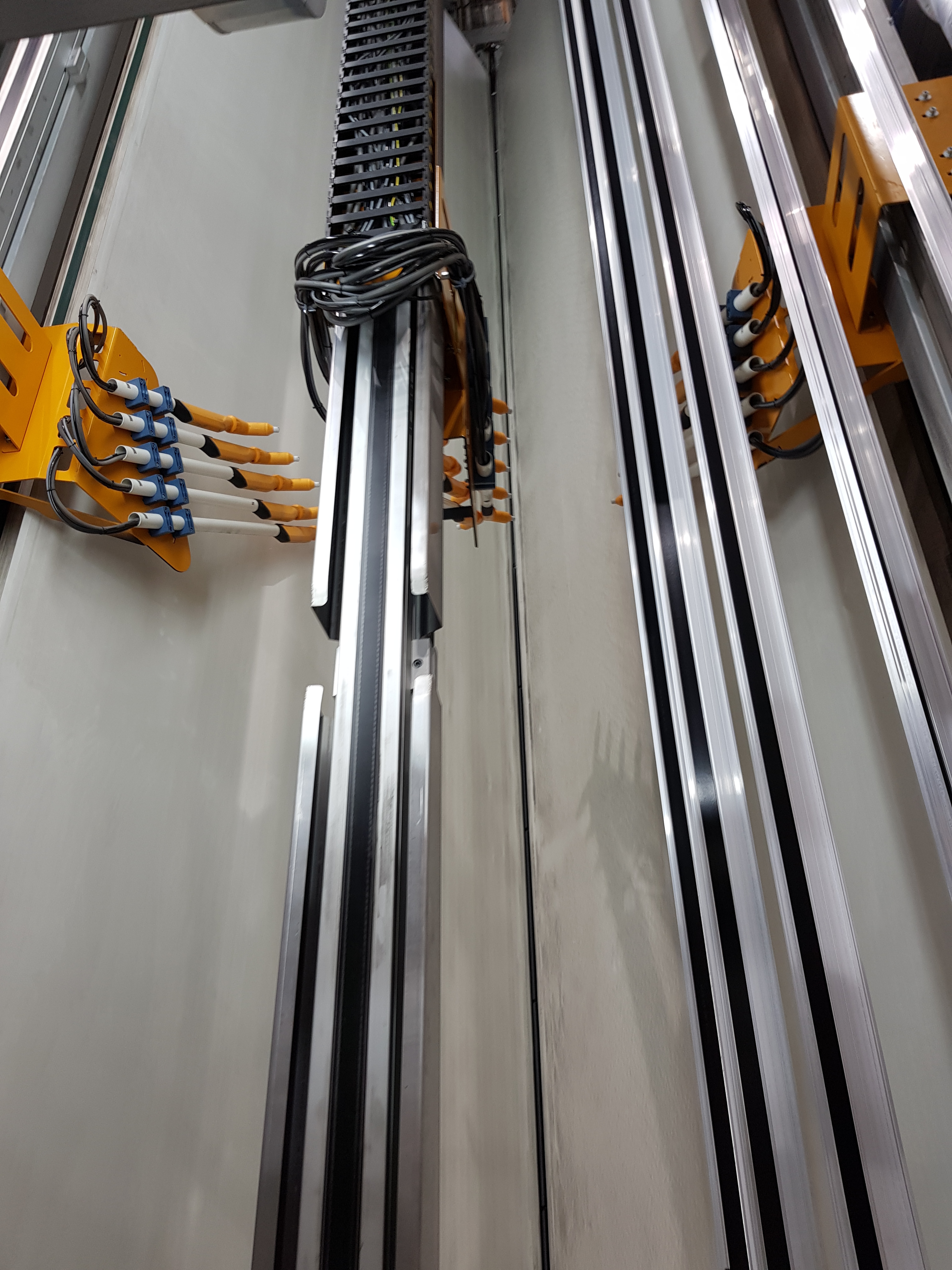 A doua instalatie de vopsire verticala cu particule de pulberi a fost instalata la fabrica Aliplast din Lublin, Polonia