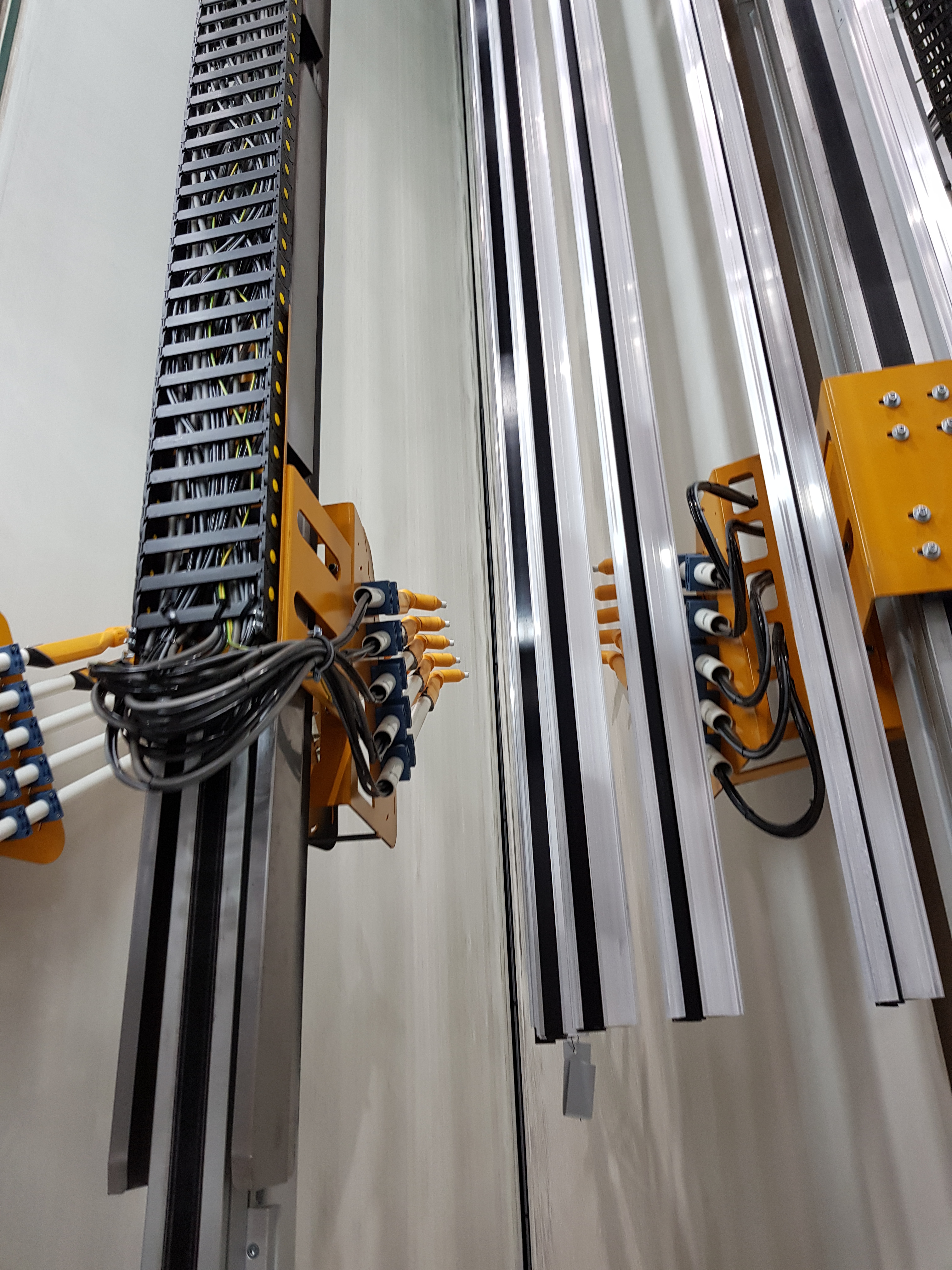 A doua instalatie de vopsire verticala cu particule de pulberi a fost instalata la fabrica Aliplast din Lublin, Polonia