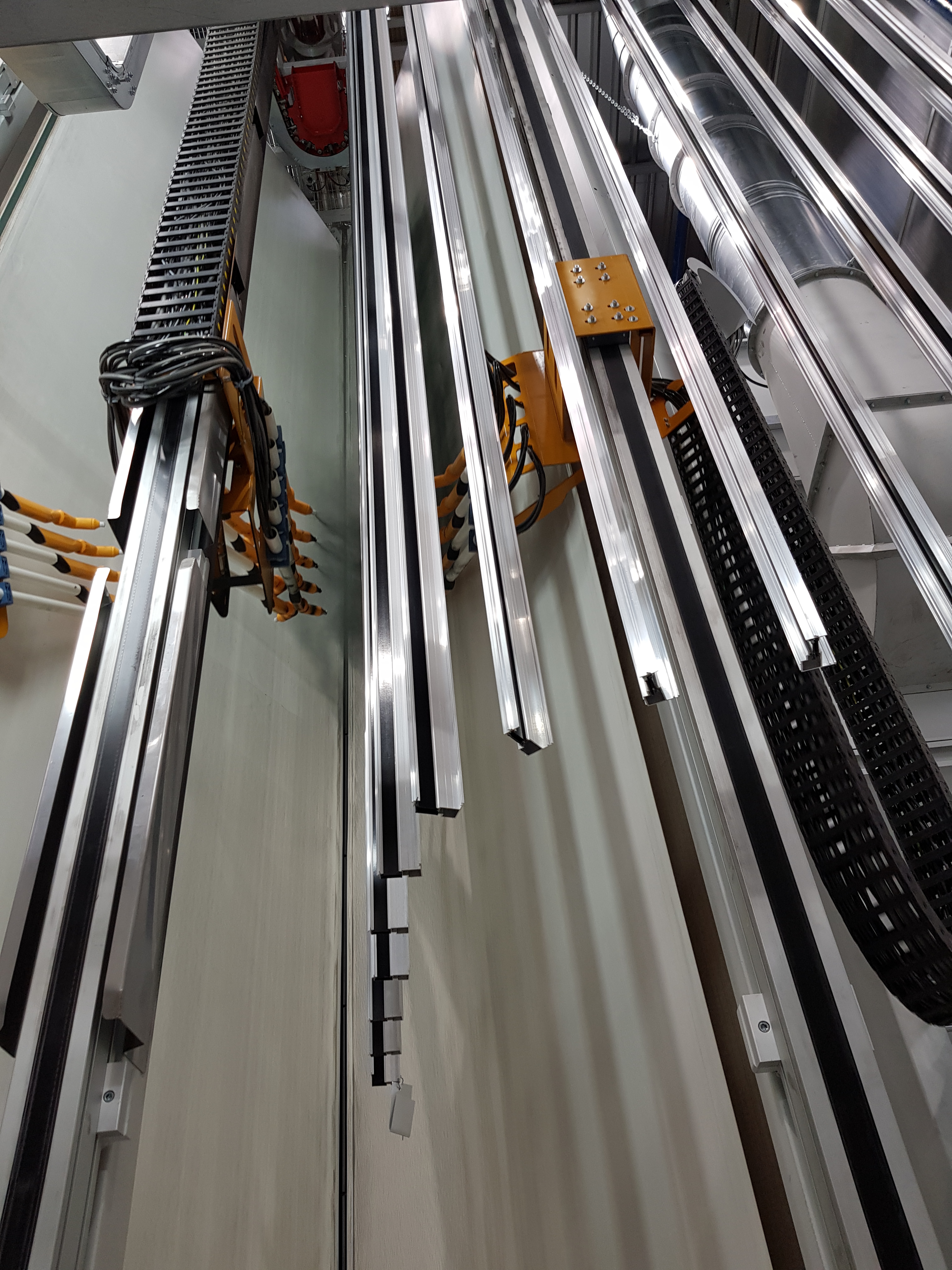 A doua instalatie de vopsire verticala cu particule de pulberi a fost instalata la fabrica Aliplast din Lublin, Polonia