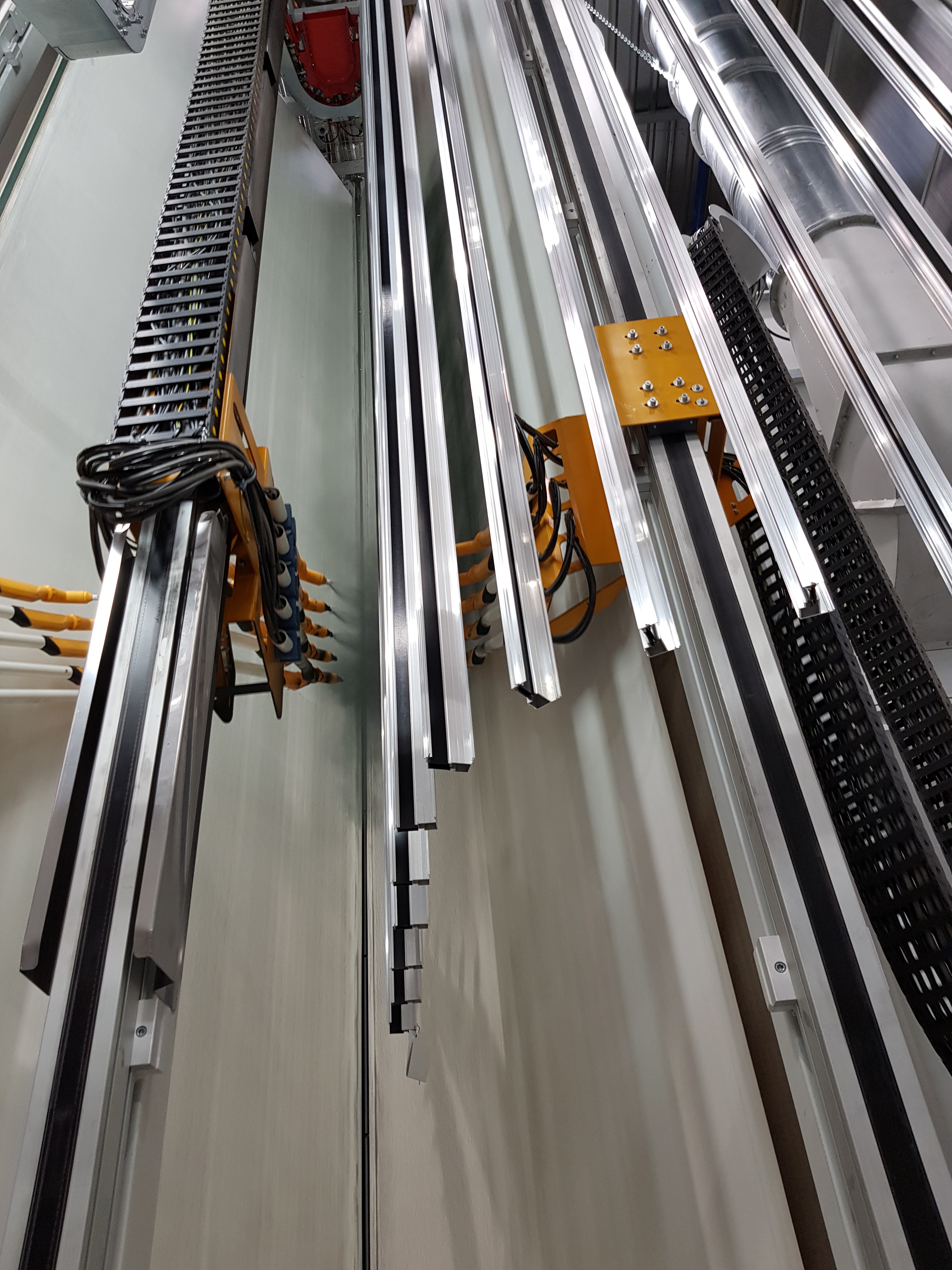 A doua instalatie de vopsire verticala cu particule de pulberi a fost instalata la fabrica Aliplast din Lublin, Polonia