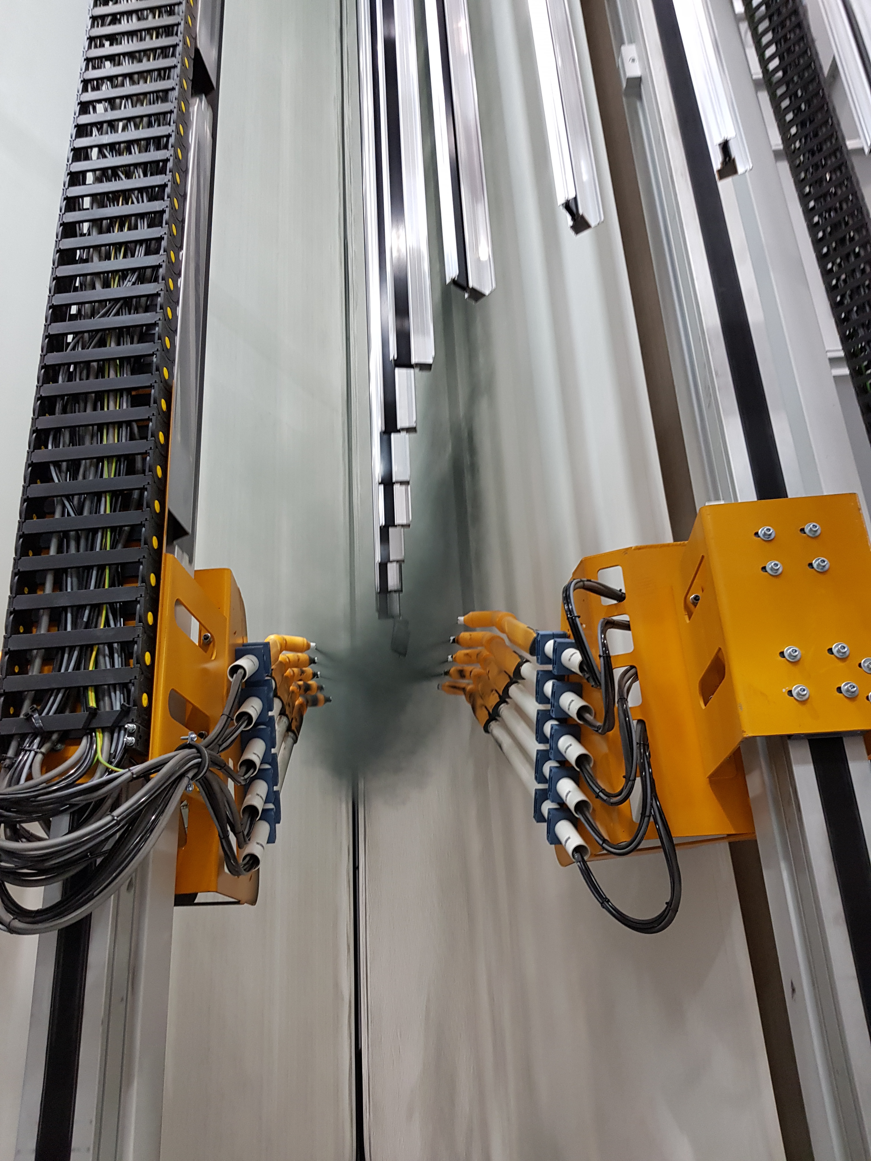 A doua instalatie de vopsire verticala cu particule de pulberi a fost instalata la fabrica Aliplast din Lublin, Polonia