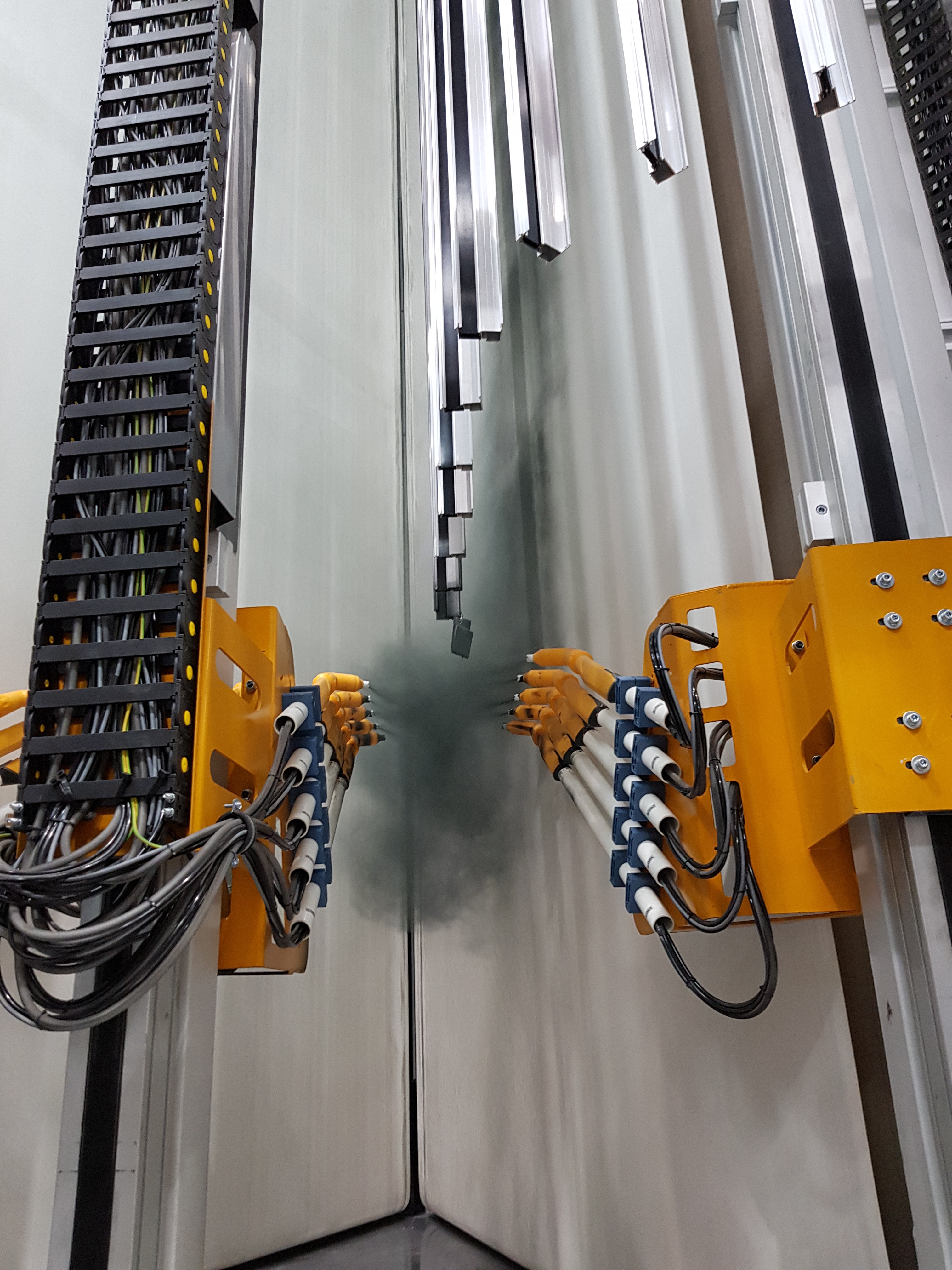 A doua instalatie de vopsire verticala cu particule de pulberi a fost instalata la fabrica Aliplast din Lublin, Polonia