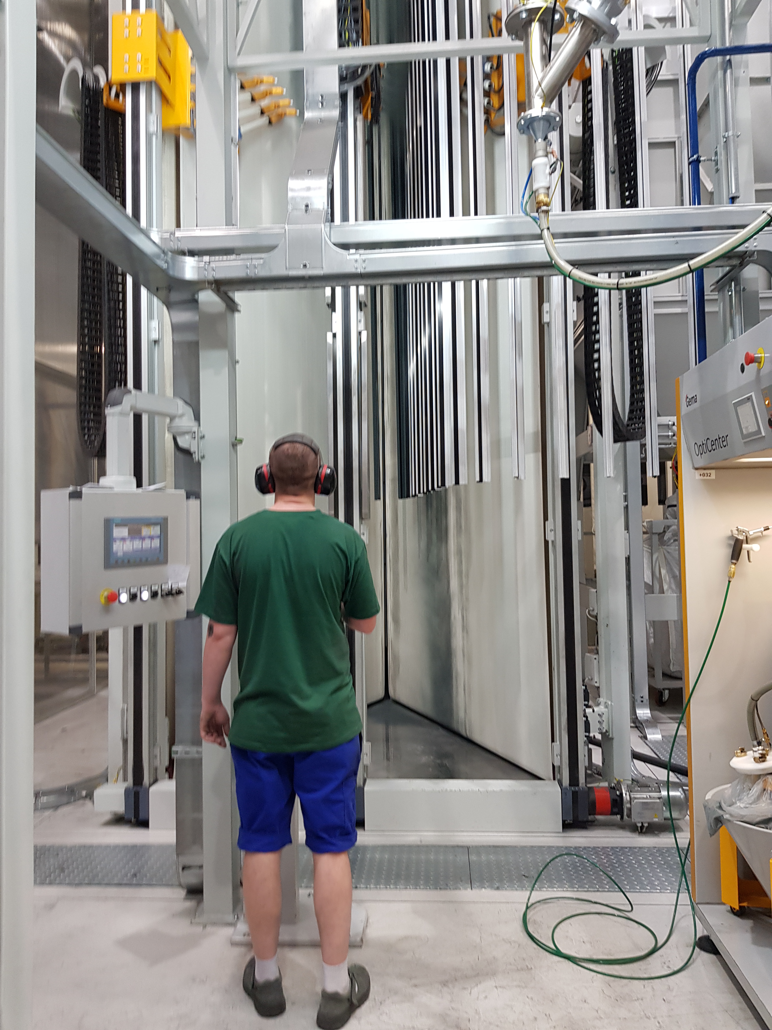 A doua instalatie de vopsire verticala cu particule de pulberi a fost instalata la fabrica Aliplast din Lublin, Polonia