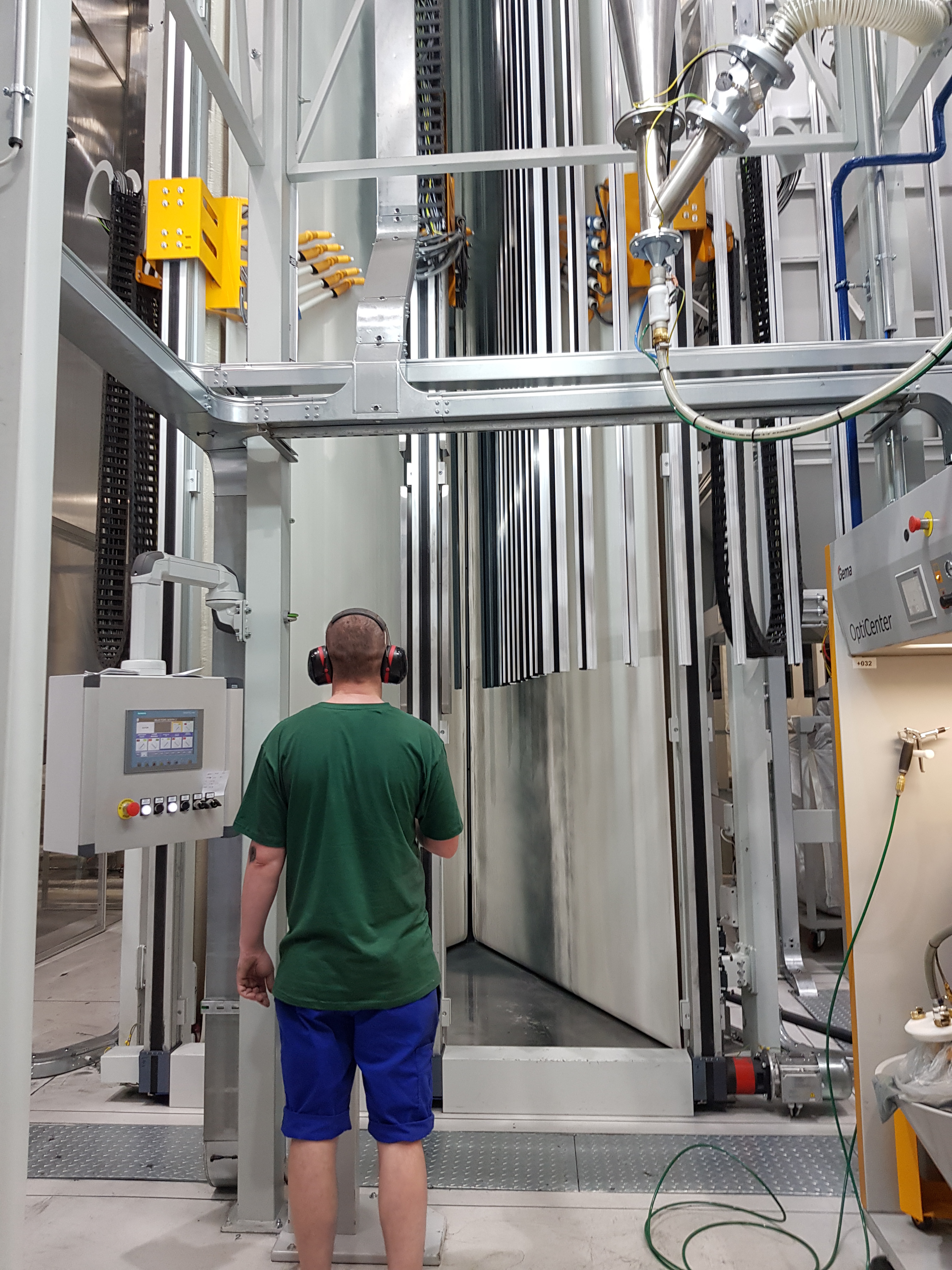 A doua instalatie de vopsire verticala cu particule de pulberi a fost instalata la fabrica Aliplast din Lublin, Polonia