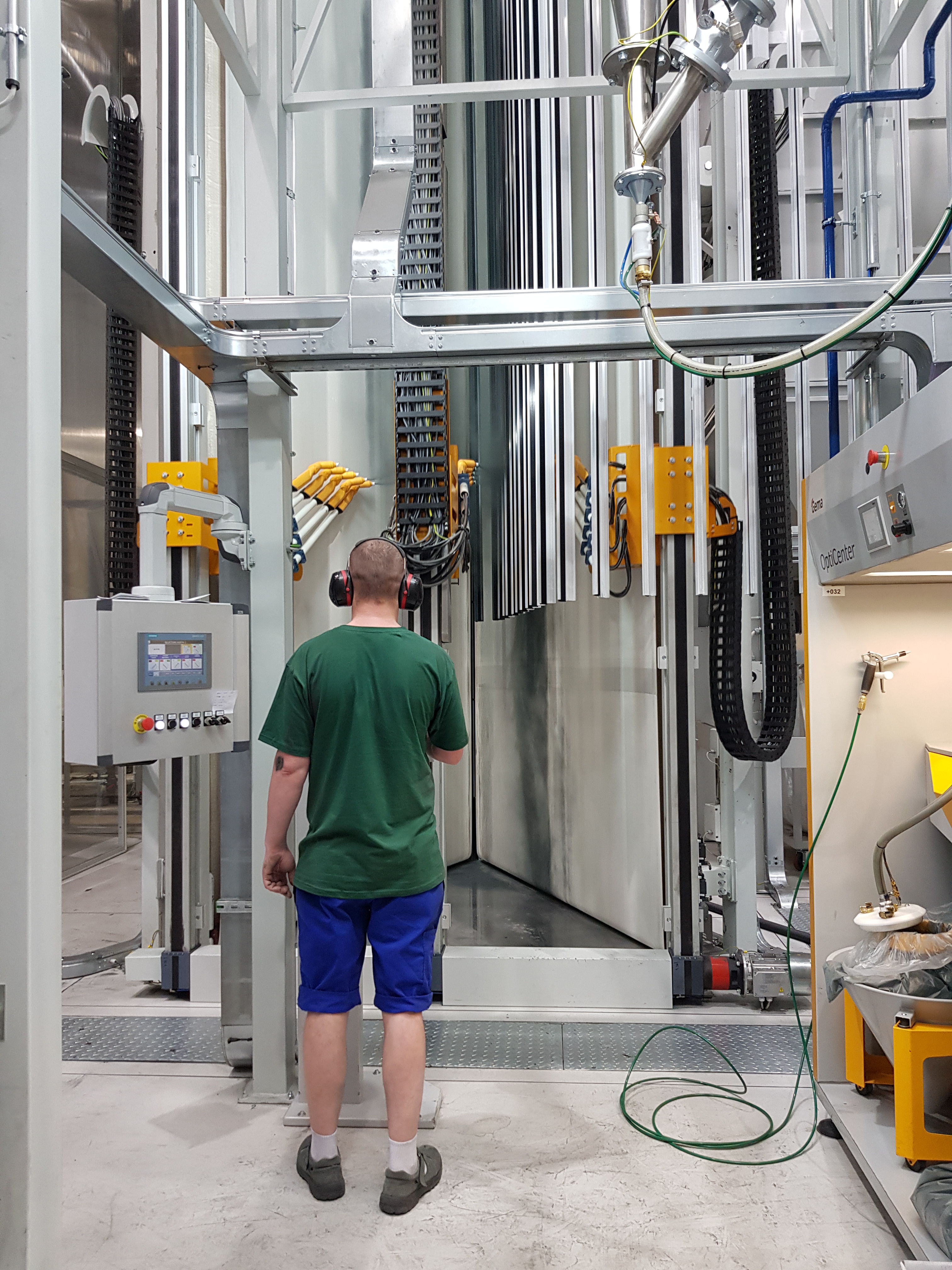A doua instalatie de vopsire verticala cu particule de pulberi a fost instalata la fabrica Aliplast din Lublin, Polonia